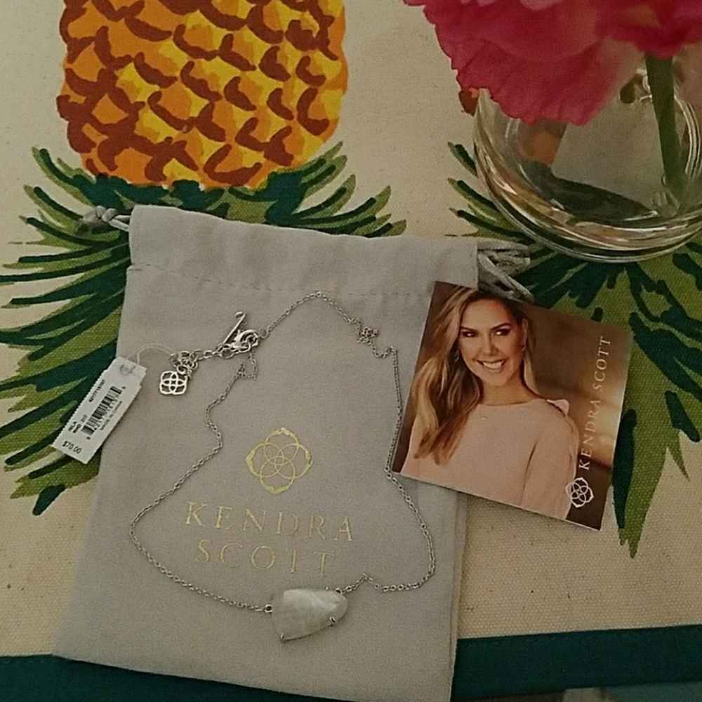 NWT Kendra Scott Isla Pendant Necklace